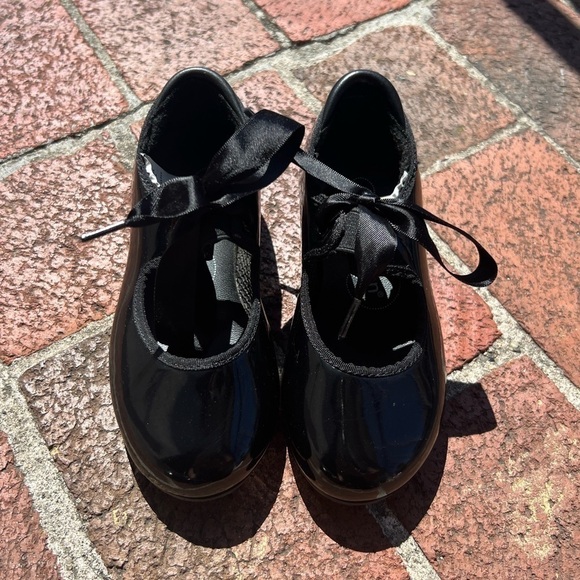 Tap Shoes For Girls. Size 5 1/2 youth, 6 children, and 6 children - Picture 5 of 9